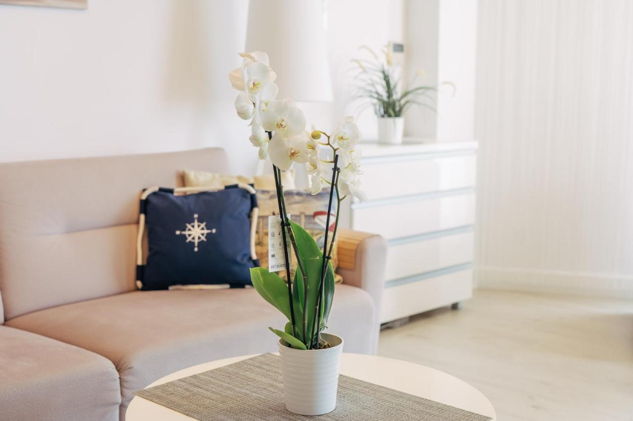 Z Widokiem Na Morze Z Aneksem Kuchennym I Basenem Ultra Marine Apartment *